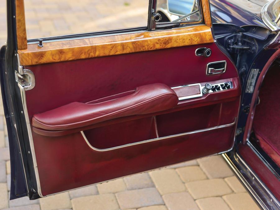 Детали интерьера Mercedes-Benz 600 Pullman Limousine 1970 года  (фото 19 из 31)